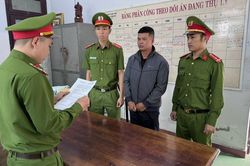 Bắt tài xế lái xe khách lao xuống vực khiến 22 người thương vong
