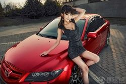 Thiếu nữ xinh đẹp khoe dáng bên xế hộp Mazda