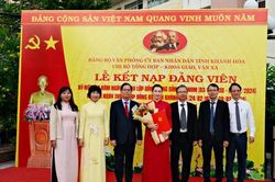 Tự hào dưới cờ Đảng