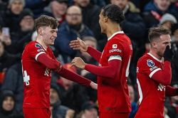 Liverpool trụ vững ngôi vương trên BXH Ngoại hạng Anh