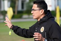 HLV Kiatisak có động thái mới với CAHN trước thềm V-League trở lại