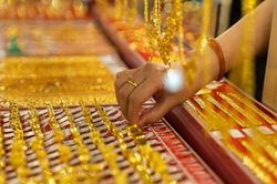Thanh niên 20 tuổi cướp giật vàng để tặng người yêu
