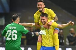 Hậu vệ Al Nassr sút từ sân nhà tung lưới Inter Miami