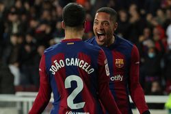 Ngày Vitor Roque giải cứu Barcelona
