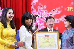 'Chúng mình là người Việt, chúng mình sẽ về với Tổ quốc mình'