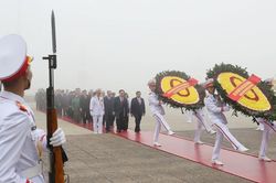 Lãnh đạo Đảng, Nhà nước vào Lăng viếng Chủ tịch Hồ Chí Minh; tưởng niệm các Anh hùng liệt sĩ