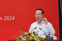 Chủ tịch nước Võ Văn Thưởng dự chương trình 'Tết sum vầy - Xuân tri ân', phát quà cho người lao động