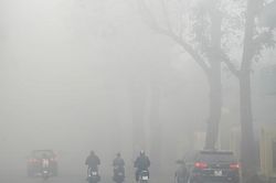Sương mù dày đặc chưa từng thấy, trời Hà Nội như Sa Pa