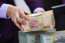 Bữa tiệc tất niên dang dở của CEO một tổ chức tín dụng