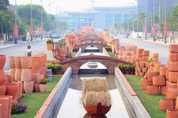 Chiêm ngưỡng con đường gốm đỏ và hoa dài nhất Việt Nam ở Vĩnh Long