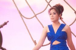 Chị đẹp từng khóc khi 'bó bụng' 7 năm vì ám ảnh cân nặng, nay 'thắt đáy lưng ong'