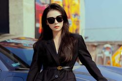 Hot girl khoe nhan sắc 'không góc chết' bên xe hơi