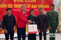Văn Quan: Tổ chức 'Bữa cơm Xuân yêu thương Tết Giáp Thìn 2024' và tặng quà tết cho các gia đình có hoàn cảnh đặc biệt khó khăn
