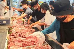 Ngày 2/2: Giá heo hơi giảm rải rác từ 1.000 - 3.000 đồng/kg, thịt heo duy trì mức giá cũ