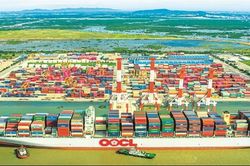 Xuất siêu kỷ lục, mừng mà vẫn lo