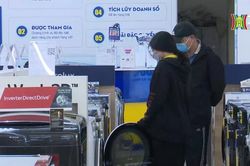 Siêu thị điện máy vắng khách dịp cận Tết