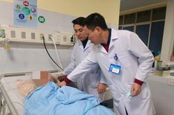 Bốn người thương vong do đốt than sưởi ấm trong phòng kín