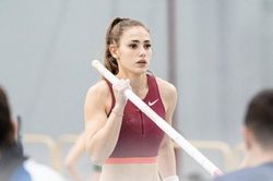 Chiêm ngưỡng vóc dáng nuột nà của VĐV nhảy sào gợi cảm nhất thế giới