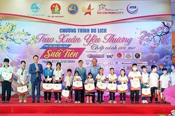 'Trao xuân yêu thương' đến 3 nghìn trẻ em mồ côi, khuyết tật