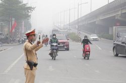 Hà Nội: Khuyến cáo lái xe di chuyển khi thời tiết xấu có mưa phùn, sương mù