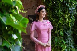 Hoa hậu Ý Nhi gây chú ý với nhan sắc xinh đẹp ở Úc