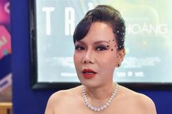 Việt Hương tiết lộ đại gia cho mượn biệt phủ 'sofa bạc tỷ, thảm dát kim cương'