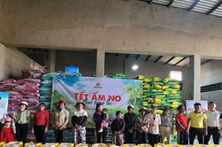 Phân bón Cà Mau mang Tết sung túc đến nhà nông nghèo
