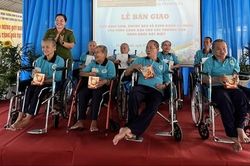 Công an TPHCM mang món quà Xuân ấm áp đến những 'nhân khẩu đặc biệt'