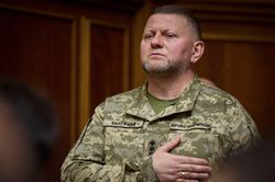 Vì sao Tổng thống Ukraine muốn thay tư lệnh quân đội?
