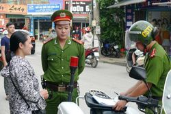 Ai được phép dừng xe người đi đường?