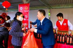 400 người dân huyện Thạch Thất đi chợ Tết miễn phí