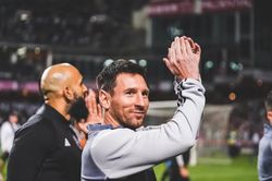 Messi tạo cơn sốt bóng đá chưa từng có ở Hong Kong