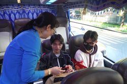 Lao động tự do về quê đón Tết trên chuyến xe mùa xuân