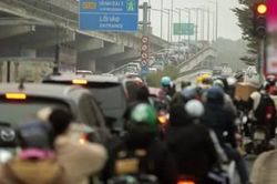 Người dân về quê ăn Tết sớm, cửa ngõ Thủ đô Hà Nội ùn tắc