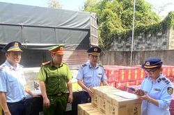 Phát hiện 3 xe tải chở đầy rượu ngoại nghi nhập lậu