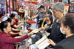 Mua vàng từ đầu năm, lời gần 4 triệu đồng/lượng