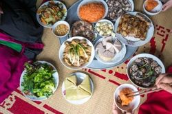 Người bệnh đái tháo đường làm cách nào 'đối phó' món ngon dịp Tết?