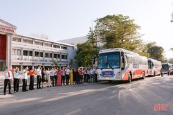 'Chuyến xe 0 đồng' đưa công nhân, sinh viên Hà Tĩnh khó khăn về quê đón tết