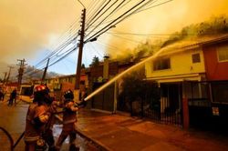 Chile ban bố tình trạng khẩn cấp vì cháy rừng hàng chục người thiệt mạng