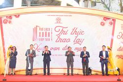 Phố Sách Hà Nội mở cửa xuyên Tết phục vụ người dân