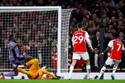 Hàng công bùng nổ, Arsenal đánh bại Liverpool trong trận cầu 4 bàn thắng
