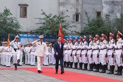 Chủ tịch nước thăm, kiểm tra công tác sẵn sàng chiến đấu, chúc Tết tại Bộ Tư lệnh Cảnh vệ và Bộ Tư lệnh Cảnh sát cơ động