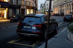 Paris tăng gấp ba lần phí đỗ xe SUV