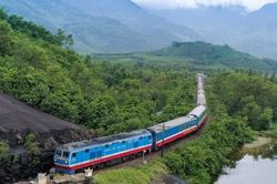 Năm 2024, ngành đường sắt vận chuyển miễn phí hài cốt liệt sĩ và thân nhân