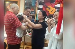 Mới sinh con, cặp vợ chồng xúc động trước hành động ấm lòng của chủ nhà