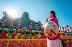 Chiêm ngưỡng Tôn tượng Bồ Tát Di Lặc lớn hàng đầu thế giới trên núi Bà Đen