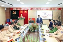 Thủ tướng chúc Tết, động viên cán bộ, chiến sĩ lực lượng Cảnh sát giao thông