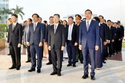 Lãnh đạo thành phố dâng hương tưởng niệm các anh hùng, liệt sĩ và nghĩa sĩ