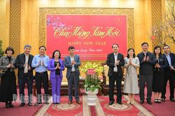 Đoàn công tác của Tạp chí Cộng sản chúc Tết tỉnh Ninh Bình