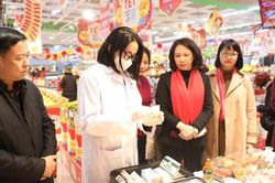 Hà Nội kiểm soát an toàn thực phẩm dịp tết và lễ hội Xuân 2024